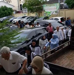 PJSBabel.Com (Pangkalpinang) — Suasana Pengadilan Negeri Pangkalpinang tampak berbeda pada Jumat (28/11/2025). Puluhan dokter dari berbagai fasilitas pelayanan kesehatan di Bangka Belitung hadir memadati area ruang sidang Cakra. Kehadiran mereka bukan tanpa alasan: hari ini merupakan sidang perdana gugatan praperadilan yang diajukan dr Ratna Setia Asih terhadap Penyidik Direktorat Reserse Kriminal Khusus Polda Kepulauan Bangka Belitung. Jum'at (28/11/2025).