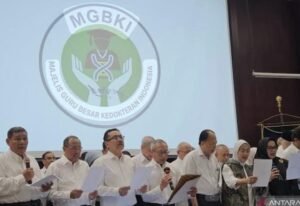 PJSBABEL.COM (Jakarta) — Majelis Guru Besar Kedokteran Indonesia (MGBKI) angkat suara terkait dugaan kriminalisasi terhadap dr Ratna Setia Asih, SpA, setelah Majelis Disiplin Profesi (MDP) merekomendasikan sang dokter sebagai satu-satunya tersangka dalam kasus kematian pasien anak AR (10) di RSUD Depati Hamzah. Rabu (3/12/2025).