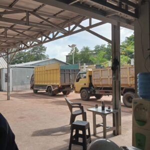 PJSBABEL.COM (BANGKA) – Tim Satuan Tugas Khusus (Satgasus) Pos Penyekatan bersama anggota BKO Korem 045/Garuda Jaya (Gaya) Pos Jelitik mengamankan belasan ton biji timah yang diduga ilegal, Senin (16/12/2025) pagi sekitar pukul 06.15 WIB.