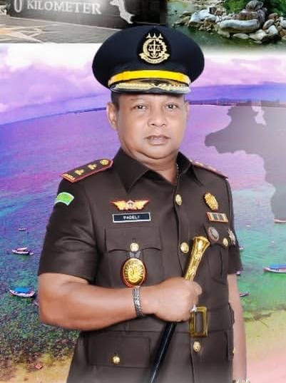 PJSBABEL.COM (JAKARTA) — Kejaksaan Agung RI kembali menegaskan komitmennya membersihkan institusi dari praktik korupsi, termasuk terhadap pejabat internalnya sendiri. Kali ini, langkah tegas itu ditunjukkan dengan penetapan Padeli,  yang saat ini menjabat sebagai *Kepala Kejaksaan Negeri (Kajari) Bangka Tengah, Provinsi Kepulauan Bangka Belitung*, sebagai tersangka tindak pidana korupsi. Senin (22/12/2025).