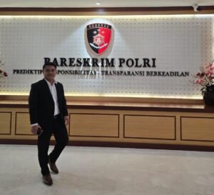 Sudah Ada Tersangka, Namun Jalan di Tempat: Kasus Dugaan Penganiayaan di Muara Baru Kembali DisorotPJSBABEL.COM (JAKARTA) — Upaya pencarian keadilan kembali diperjuangkan seorang warga bernama *Budi*, yang mendesak agar kasus dugaan penganiayaan yang dialaminya pada September 2018 silam kembali dibuka dan diproses secara hukum. Rabu (24/12/2025).