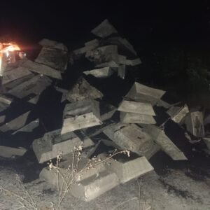 Kasus Gudang PT Stanindo: Satgas Nenggala Disebut dalam Aksi Pengangkutan 300 Ton TimahPJSBABEL.COM (Pangkalpinang, Bangka Belitung) — Dugaan tindak pidana pencurian dengan pemberatan (curat) dalam skala besar kembali mengguncang Bangka Belitung. Sebanyak 300 ton balok timah yang tersimpan di gudang PT Stanindo Inti Perkasa (SIP) di kawasan industri Jalan Laksamana Malahayati, Ketapang, Pangkalbalam, Kota Pangkalpinang, dilaporkan raib secara misterius dan diduga diangkut paksa oleh pihak-pihak yang hingga kini belum teridentifikasi. Senin (29/12/2025).