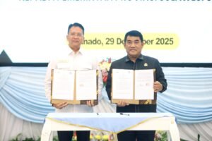 PJSBABEL.COM (Manado) - Kejaksaan Republik Indonesia melalui Badan Pemulihan Aset menyerahkan dua unit kapal hasil rampasan negara kepada Pemerintah Provinsi Sulawesi Utara. Penyerahan dilakukan secara simbolis oleh Kepala Badan Pemulihan Aset Kejaksaan RI, Dr. Kuntadi, kepada Gubernur Sulawesi Utara, Mayjen TNI (Purn) Yulius Selvanus, S.E., pada Senin (29/12/2025), di Gedung Wisma Negara Provinsi Sulawesi Utara.