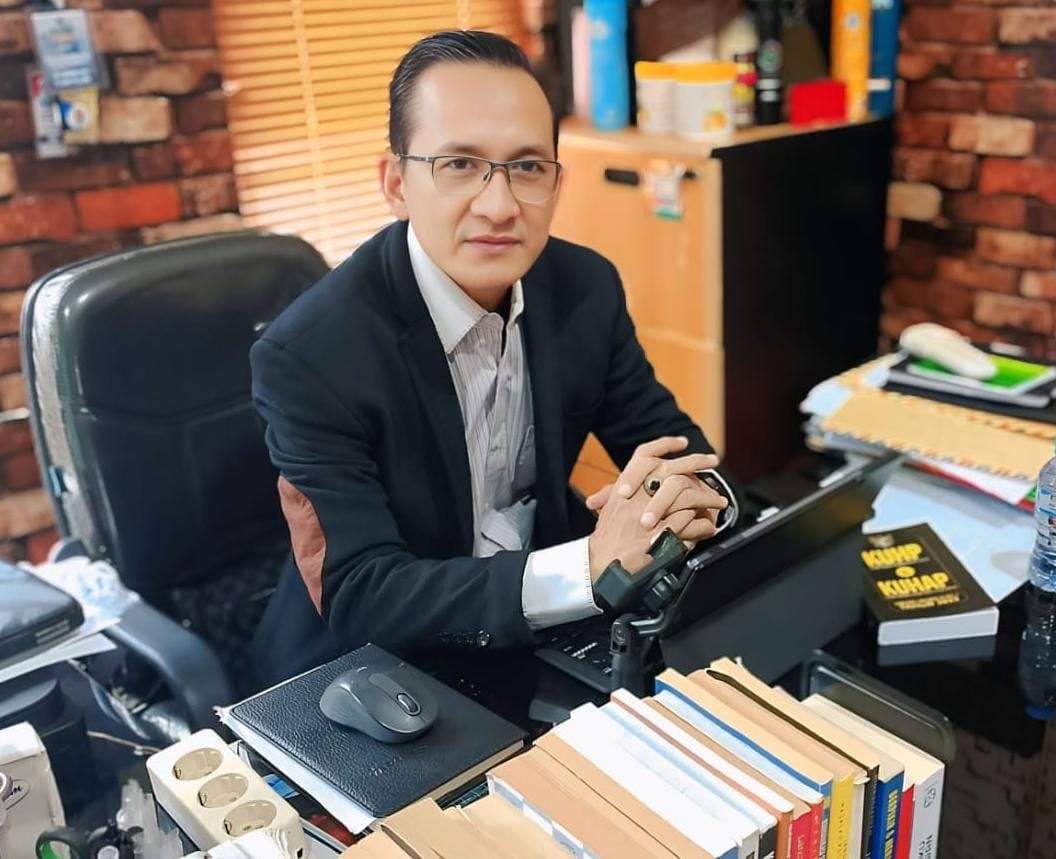 PJSBABEL.COM Bangka Belitung - Raibnya 300 ton balok timah dari gudang PT Stanindo Inti Perkasa (SIP) di Pangkalpinang bukan sekadar perkara pencurian dengan pemberatan biasa. Peristiwa ini adalah alarm keras bagi negara, khususnya aparat penegak hukum, tentang rapuhnya pengawasan aset sitaan negara yang sejatinya berada dalam pengamanan ketat Kejaksaan Agung RI dalam pusaran perkara mega korupsi timah senilai Rp300 triliun