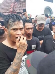 Batara Ultimatum Negara: 10 Hari untuk Bebaskan Penambang Rakyat BabelPJSBABEL.COM (Pangkalpinang) - Gelombang kemarahan rakyat kembali mengguncang jantung pemerintahan Kepulauan Bangka Belitung. Senin (5/1/2026), ratusan massa yang tergabung dalam Aksi Bela Rakyat mendatangi Kantor Gubernur Babel. Selasa (6/1/2026).