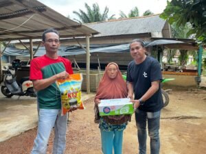 Banjir Kepung Tiga Desa di Lubuk Besar, ThorCon Distribusikan Bantuan KemanusiaanPJSBABEL.COM (LUBUK BESAR) — Di tengah kondisi banjir yang masih menyisakan genangan di sejumlah titik, PT ThorCon Power Indonesia kembali menunjukkan kepedulian sosialnya dengan menyalurkan bantuan kemanusiaan bagi warga terdampak banjir di Kecamatan Lubuk Besar, Kabupaten Bangka Tengah. Senin (12/1/2026).