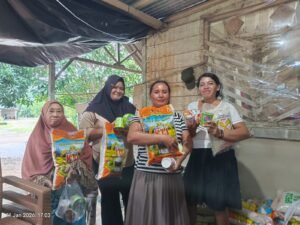 Banjir Kepung Tiga Desa di Lubuk Besar, ThorCon Distribusikan Bantuan KemanusiaanPJSBABEL.COM (LUBUK BESAR) — Di tengah kondisi banjir yang masih menyisakan genangan di sejumlah titik, PT ThorCon Power Indonesia kembali menunjukkan kepedulian sosialnya dengan menyalurkan bantuan kemanusiaan bagi warga terdampak banjir di Kecamatan Lubuk Besar, Kabupaten Bangka Tengah. Senin (12/1/2026).