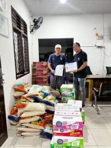 Banjir Kepung Tiga Desa di Lubuk Besar, ThorCon Distribusikan Bantuan KemanusiaanPJSBABEL.COM (LUBUK BESAR) — Di tengah kondisi banjir yang masih menyisakan genangan di sejumlah titik, PT ThorCon Power Indonesia kembali menunjukkan kepedulian sosialnya dengan menyalurkan bantuan kemanusiaan bagi warga terdampak banjir di Kecamatan Lubuk Besar, Kabupaten Bangka Tengah. Senin (12/1/2026).