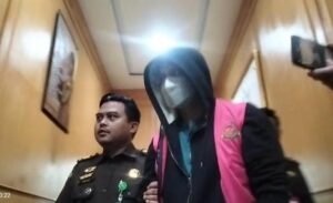 PJSBABEL.COM (BANGKA SELATAN) — Kejaksaan Negeri Bangka Selatan kembali menetapkan satu orang tersangka dalam perkara dugaan tindak pidana korupsi penerbitan legalitas lahan negara yang melibatkan penyelenggara negara dan jaringan mafia tanah di Kecamatan Lepar Pongok, Kabupaten Bangka Selatan. Rabu (14/1/2026).