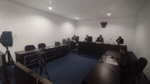 PJSBABEL.COM (Pangkalpinang) — Komisi Informasi (KI) Provinsi Kepulauan Bangka Belitung kembali menggelar sidang pembuktian lanjutan dalam perkara sengketa informasi publik antara Pemohon Solastio Setiawan melawan Termohon Pemerintah Desa Bencah, Jumat (30/1/2026).