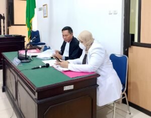 PJSBABEL.COM (PANGKALPINANG) — Sidang lanjutan perkara dugaan kelalaian medis yang menyebabkan meninggalnya pasien anak kembali mengungkap fakta penting di ruang persidangan. Saksi dokter M. Basri membeberkan secara rinci perannya dalam menangani pasien saat berada di Instalasi Gawat Darurat (IGD), termasuk kondisi awal pasien yang datang tanpa membawa dokumen medis pendukung. Sabtu (31/1/2026).