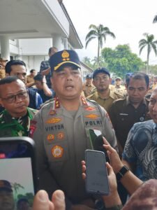 PJSBABEL.COM (Pangkalpinang) - Gelombang kemarahan rakyat kembali mengguncang jantung pemerintahan Kepulauan Bangka Belitung. Senin (5/1/2026), ratusan massa yang tergabung dalam Aksi Bela Rakyat mendatangi Kantor Gubernur Babel. Selasa (6/1/2026).