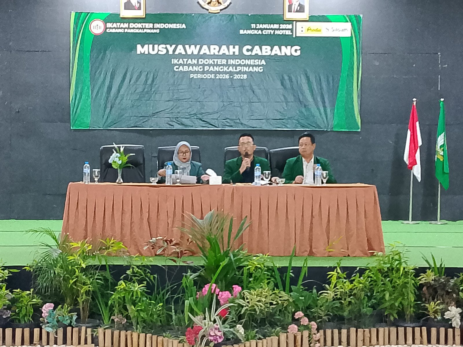 Muscab IDI Pangkalpinang Bahas Pertanggungjawaban dan Program Kerja Ke Depan PJSBABEL.COM (Pangkalpinang) - Ikatan Dokter Indonesia (IDI) Cabang Pangkalpinang menggelar Musyawarah Cabang (Muscab) periode 2026–2028 pada Minggu (11/1/2026) bertempat di Bangka City Hotel. Kegiatan ini berlangsung dalam suasana musyawarah dan kekeluargaan sebagai forum tertinggi di tingkat cabang untuk evaluasi organisasi serta regenerasi kepemimpinan.