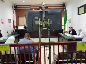 PJSBABEL.COM (PANGKALPINANG) — Pengadilan Negeri Pangkalpinang kembali menggelar sidang lanjutan perkara dugaan kelalaian medis yang menjerat Dokter Ratna, Kamis (15/1/2026). Sidang dengan nomor perkara 295/Pid.Sus/2025/PN Pgp ini kembali menyita perhatian publik setelah terungkap fakta penting bahwa saksi pelapor tidak mengetahui adanya peran dokter spesialis jantung dalam penanganan pasien anak mereka. Jum'at (16/1/2026).