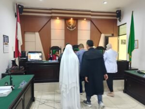 Nama Kejaksaan Disebut dalam Sidang Malpraktik RSUD Depati Hamzah, Ini Penjelasan KejariPJSBABEL.COM (PANGKALPINANG) — Nama institusi kejaksaan terseret dalam sidang dugaan malpraktik yang menjerat dokter spesialis anak Ratna Setia Asih di Pengadilan Negeri Pangkalpinang. Direktur RSUD Depati Hamzah, Kota Pangkalpinang, dr Della Rianadita, diduga mencatut kejaksaan saat keluarga pasien menuntut penjelasan atas kematian anak mereka, Aldo Ramdani (10). Sabtu (17/1/2026).