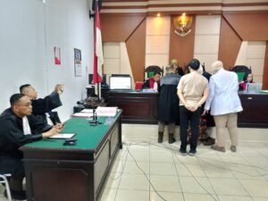 PJSBABEL.COM (PANGKALPINANG) — Sidang lanjutan perkara dugaan kelalaian medis yang menewaskan pasien anak berinisial AR, kembali memanas menjelang penutupan persidangan di Pengadilan Negeri Pangkalpinang. Kali ini, sorotan tertuju pada munculnya permintaan Restorative Justice (RJ) yang disebut-sebut datang dari Kejaksaan, keluarga korban, hingga pengadilan sendiri. Namun, upaya tersebut berujung penolakan tegas dari Majelis Hakim dan keluarga korban. Jum'at (30/1/2026)