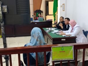 PJSBABEL.COM (Pangkalpinang) – Sidang lanjutan perkara yang menjerat dr Ratna Setia Asih kembali memunculkan sejumlah kontradiksi keterangan saksi, khususnya terkait instruksi konsultasi dokter jantung dan pemberian persetujuan tindakan medis terhadap pasien anak bernama Aldo. Jum'at (6/2/2026).