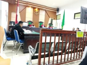 PJSBABEL.COM (Pangkalpinang) – Sidang lanjutan perkara yang menjerat dr Ratna Setia Asih kembali memunculkan sejumlah kontradiksi keterangan saksi, khususnya terkait instruksi konsultasi dokter jantung dan pemberian persetujuan tindakan medis terhadap pasien anak bernama Aldo. Jum'at (6/2/2026).