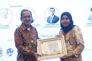 Diskusi FOKUS Babel dan KBO Babel, Akademisi Soroti Pentingnya Kajian Multidisipliner PLTNPJSBABEL.COM (PANGKALPINANG) – Rencana pembangunan Pembangkit Listrik Tenaga Nuklir (PLTN) di Bangka Belitung terus menjadi perbincangan hangat di ruang publik. Dalam Diskusi Publik bertajuk “Memahami Rencana PLTN di Bangka Belitung: Diskusi Data dan Fakta” yang digelar oleh FOKUS Babel dan KBO Babel, suara akademisi hadir memberikan perspektif yang lebih komprehensif dan berbasis kajian ilmiah. Sabtu (14/2/2026)