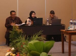 PJSBABEL.COM (PANGKALPINANG) – Rencana pembangunan Pembangkit Listrik Tenaga Nuklir (PLTN) di Bangka Belitung terus menjadi perbincangan hangat di ruang publik. Dalam Diskusi Publik bertajuk “Memahami Rencana PLTN di Bangka Belitung: Diskusi Data dan Fakta” yang digelar oleh FOKUS Babel dan KBO Babel, suara akademisi hadir memberikan perspektif yang lebih komprehensif dan berbasis kajian ilmiah. Sabtu (14/2/2026)