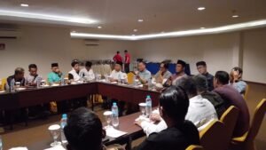 http://PJSBABEL.COM (PANGKALPINANG) – Ramadan menjadi ruang silaturahmi sekaligus panggung diskusi serius soal masa depan pertambangan di Bangka Belitung. Bertempat di Swiss-Belhotel Pangkalpinang, Selasa (3/3/2026), Anggota DPR RI sekaligus Ketua Komisi XII DPR RI, Bambang Patijaya, menggelar buka puasa bersama (bukber) dengan para pimpinan media se-Provinsi Kepulauan Bangka Belitung.